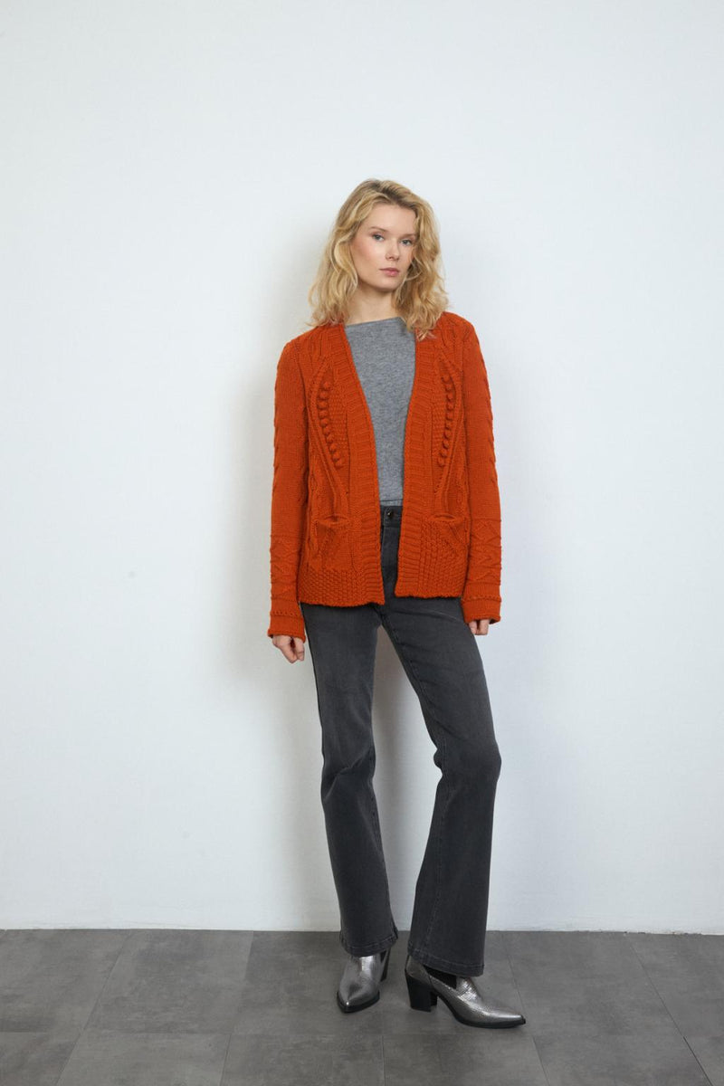 PUNTO CHAQUETA BARILOCHE / WOMAN KNITWEAR